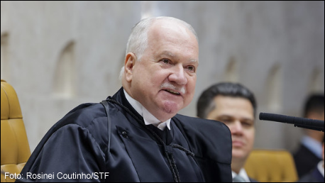 governos autoritários