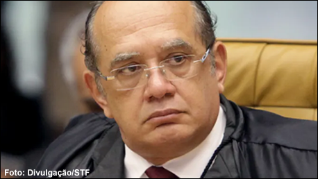 governos autoritários