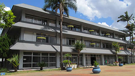 governos autoritários