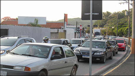 governos autoritários